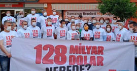 CHP Adana İl Başkanlığı'nın 128 milyar dolar pankartı iki saat içinde söküldü