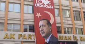 CHP’nin şikayeti üzerine 'Love Erdoğan’ afişi de indirildi