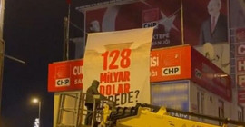 '128 milyar konusu iktidarın dediği gibi önemsiz olsaydı, panik içinde her yerde o afişler sökülür müydü?'
