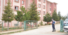 Birlikte mantı yapılan apartman karantinaya alındı
