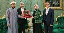 Devlet protokolü tarikat liderinin huzurunda el pençe divan: Öğrencilerin sorunlarını konuşmuşlar