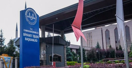 Diyanet, uzun süredir kepenkleri kapalı olan kiracı esnafı icraya verdi