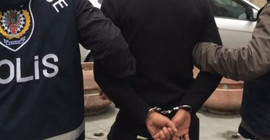 5 kişi evleri basılarak gözaltına alındı