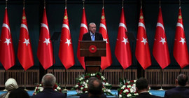 Ahmet Takan: Kabinedeki mini revizyon al yanaklı tosuncukları kesmedi
