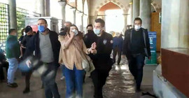 Polisten ölen işçiler için cenaze namazı kılanlara müdahale