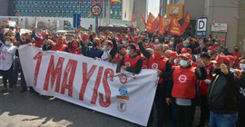 Taksim Meydanı'na çelenk bırakan meslek örgütleri: Gözaltılar derhal serbest bırakılsın
