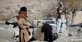 Çatışmaların şiddetlendiği Afganistan'da Taliban bir bölgeyi ele geçirdi, 100'den fazla saldırı düzenledi