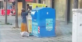 AA, AKP'li belediyenin reklamını yapayım derken yoksulluğu fotoğrafladı: Bir çocuk giysi kumbarasına girdi