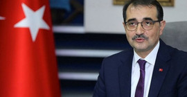 Bakan Dönmez 'eş, dost, akraba' atamaları sorularına kaçamak yanıt verdi