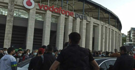Beşiktaş taraftarları stadın içerisine alındı, 'Tam kapanma' umursanmadı