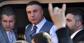 'Sedat Peker yaldızlı magazin dünyasının, Saray’da ağırlanan popçuların yan yana olduğu bir figürdü'