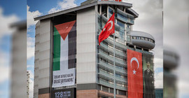 CHP Genel Merkezi'ne Filistin bayrağı asıldı: Zulme sessiz kalan dilsiz şeytandır
