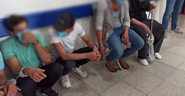 Harmandalı Geri Gönderme Merkezi'nde işkence edilen mülteciler kelepçeyle birbirine bağlandı