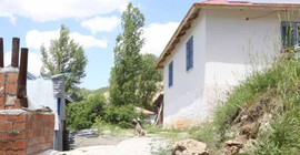 Ovacık'ta yeniden inşa edilen köye 8 yıldır elektrik verilmiyor