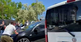 İmamoğlu'nun aracına yumruklu saldırı