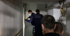Polisi görünce kendilerini büfeye kilitlediler