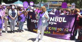 'Başkaldırıyoruz, erkeklerin yazdığı tarihi ters yüz ediyor, sözleşmeden vazgeçmiyoruz'