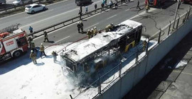 İstanbul'da halk otobüsü yandı