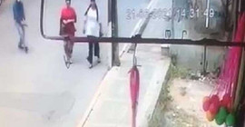 Boşandığı kadını sokak ortasında silahla yaraladı