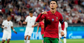 Fransa taraftarı Cristiano Ronaldo'ya Coca Cola şişesi fırlattı