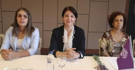 Pervin Buldan, 'Kadın Yoksulluğuna Hayır' kampanyasında Bursa'da kadınlarla bir araya geldi