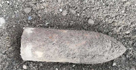 Kilimli kaymakamlık binası bahçesinde patlamamış top mermisi bulundu