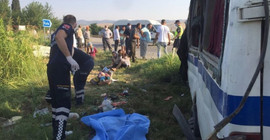 Manisa'da işçi servisi kaza yaptı: 2 ölü, 9 yaralı