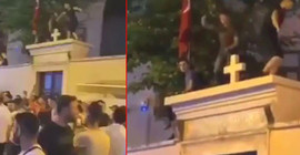 ‘Kadıköy’deki kiliseye yapılan saygısızlığa polisler neden yol vermiştir?’