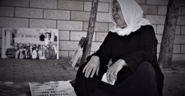 Urfa Adliyesi önündeki 'adalet' ağıtı duyulmuyor: 3 insanımız katledildi, 3 yıldır tek tutuklu yok!
