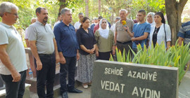 1991 yılında JİTEM tarafından kaçırıldıktan sonra katledilen Vedat Aydın'ın mezarı başında anma