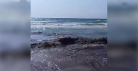 Kuşadası'nda kanalizasyon patladı, atık sular denize aktı: Aşırı tüketim neden olmuş