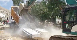 Kayyımın sel için kilometrelerce yoldan getirttiği beton menfezler bir anda toz oldu