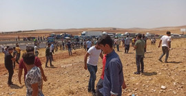 Elektrik kesintilerine karşı yol kapatan çiftçilere gaz bombalarıyla müdahale
