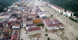 İnsan eliyle sel felaketi: Ölü sayısı 64'e ulaştı