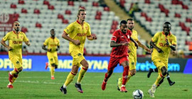 Antalyaspor son dakika golüyle 3 puandan oldu