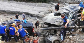 Bakanlık görevlileri uçurumdan düştü: 1'i ağır 3 yaralı