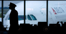 Şirketlerin aşı olmayanlarla ilgili kararları netleşiyor: Aşı yaptırmayandan 200 dolar alacak