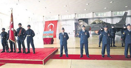 Türkiye savaşa katılmadılar dedi ama Azerbaycan Türk pilotlara madalya verdi