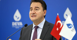 Babacan üniversite öğrencilerinin sorununa dikkat çekti