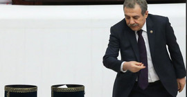 Emin Çölaşan Muammer Güler'e sordu: Halkbank'ta parası çalınan MG sen misin?