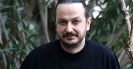 Sanatçı Güvenç Dağüstün'e saldıran kişiler serbest bırakıldı