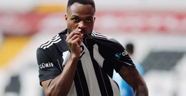 Beşiktaş, Larin'den haber bekliyor