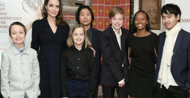 Angelina Jolie, ilk kez çocuklarının fotoğrafını paylaştı