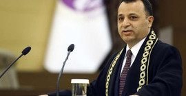 AYM Başkanı Arslan'dan yerel mahkemelerin direnme kararına tepki