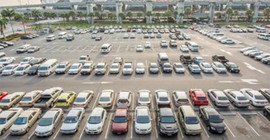 Uğur Dündar'dan havalimanında otopark ücreti isyanı: Kazığınız batsın