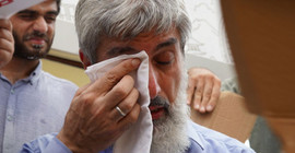 Alparslan Kuytul ve eylemcilere adliye önünde biber gazlı saldırı