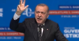 Erdoğan yine ‘Rabia’ işaretini yapamadı