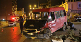 Minibüsle otobüs çarpıştı: 7 yaralı
