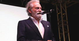 Haluk Bilginer: Eğri zamanlarda dik duranlara selam olsun