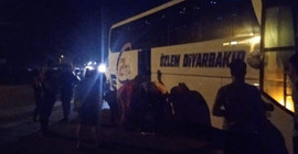 Diyarbakır'a giden yolcu otobüsüne saldırı: 2 yaralı